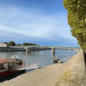  Hébergement de vacances Maison Des Quais France
